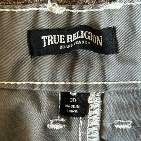 True Religion men’s cargo shorts - Picture 4 of 5